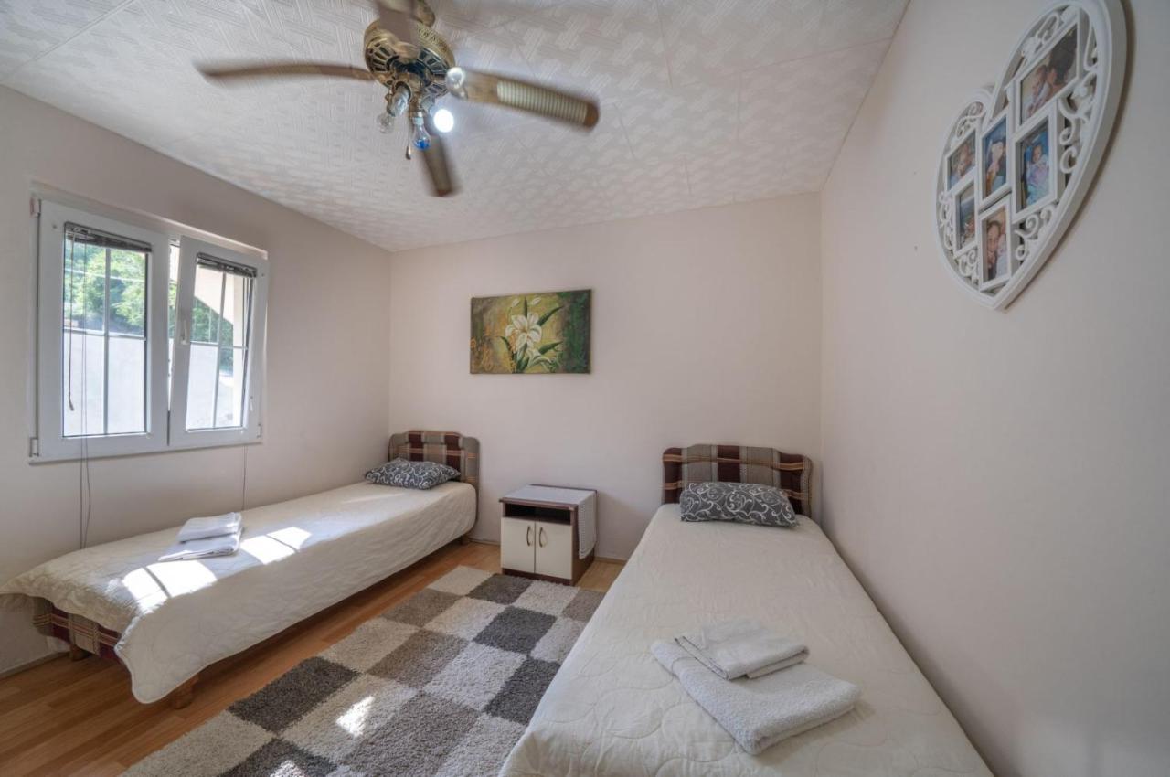 Apartments Zeko Donji Morinj Exterior photo